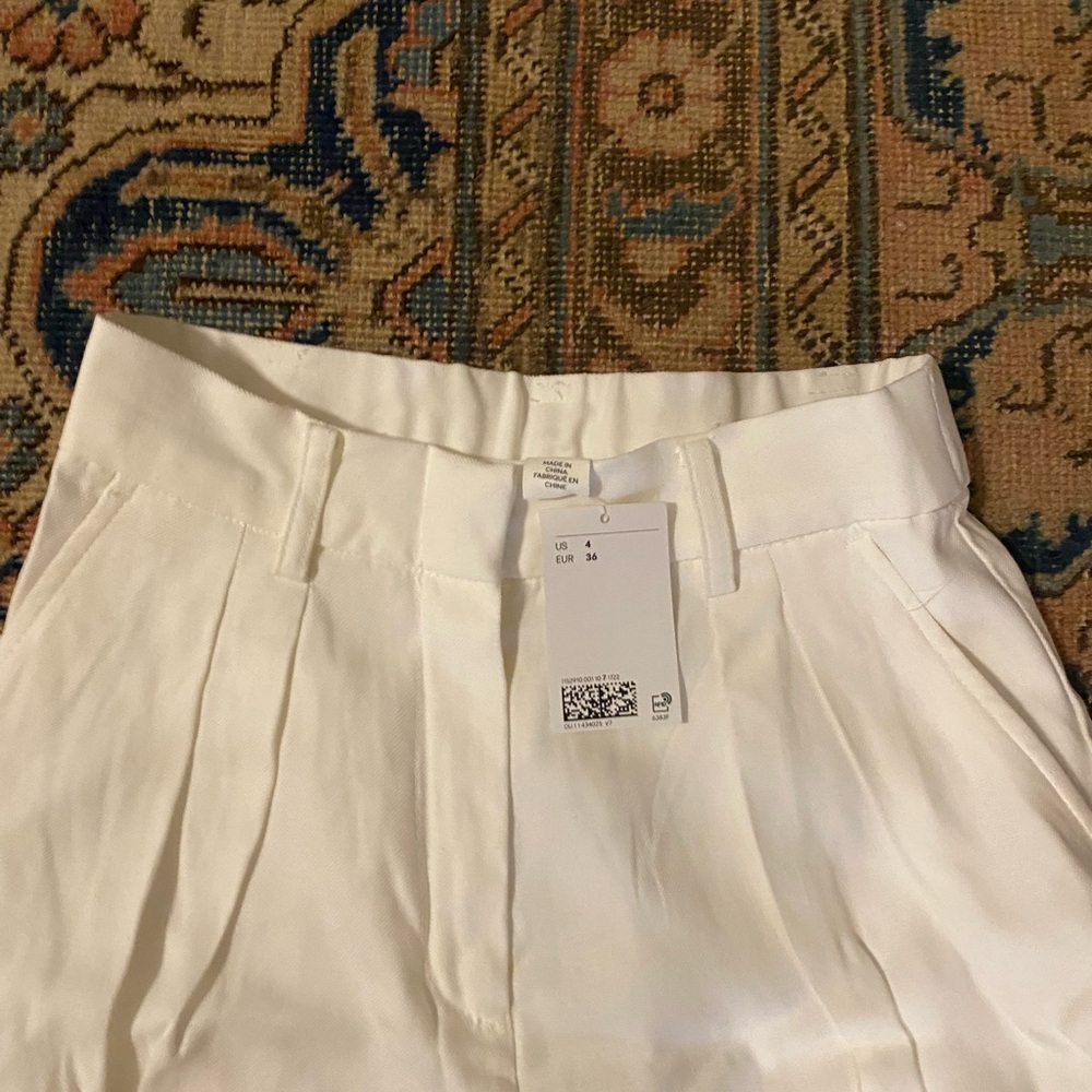 H&M Elegant White Pleated Trousers size 4